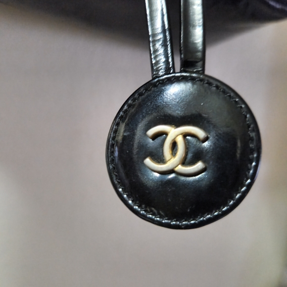 COA Vintage Black Quilted Patent Leather Chanel Tote. - Picture 6 of 16